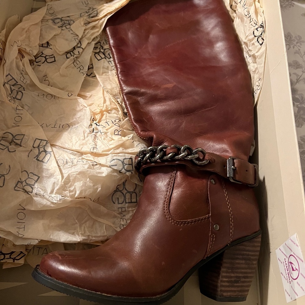 BCBGeneration Women’s brown leather riding boots size 6.